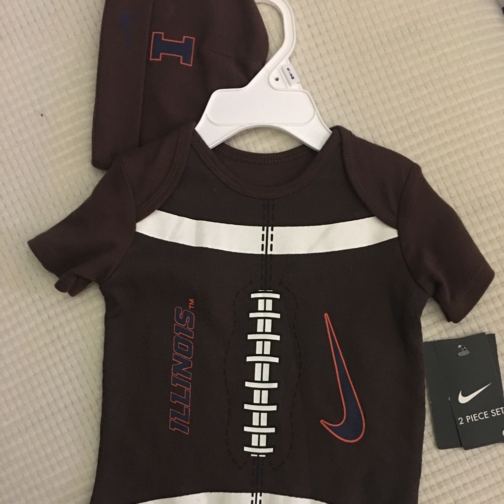Nike Illinois boys onesie ( 6-9 months)